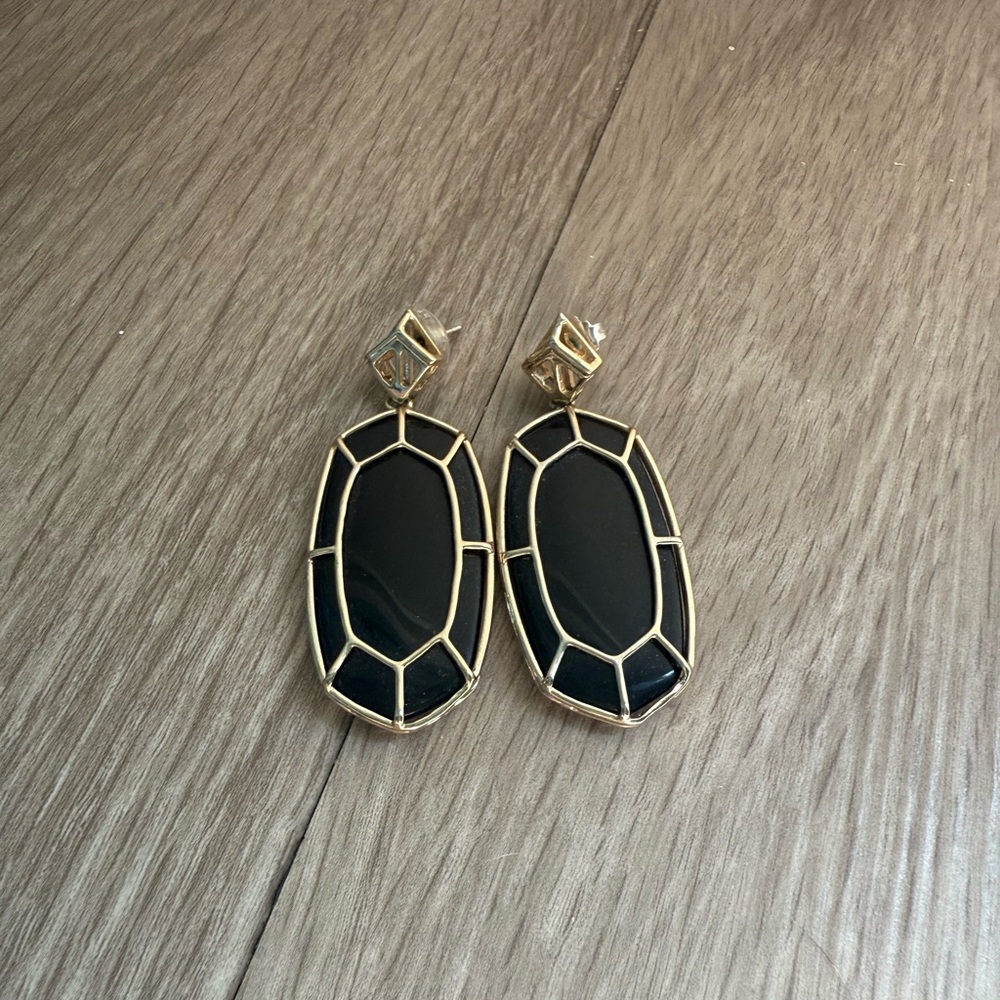 Kendra Scott Elegant Black and Gold Della Earrings Fashion Jewelry